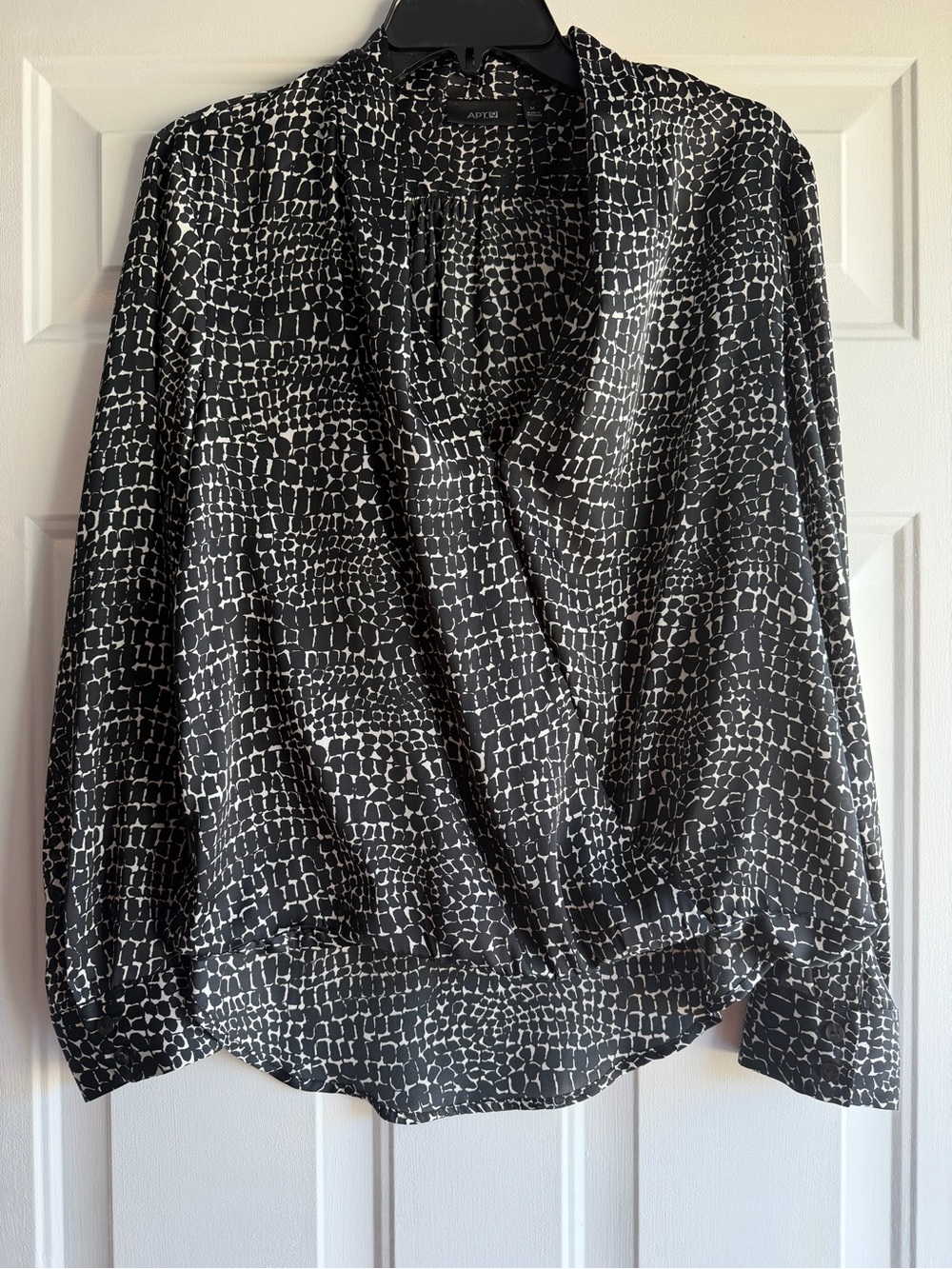 Apt. 9 Black & White Printed Wrap-Style Women's Blouse